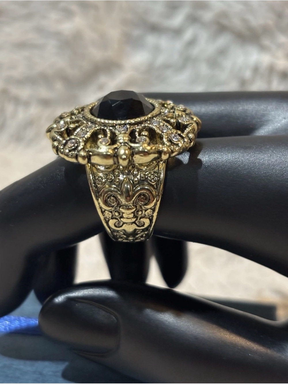 Heidi Daus How Suite It Is black crystal ring bronze gold ornate ring 8